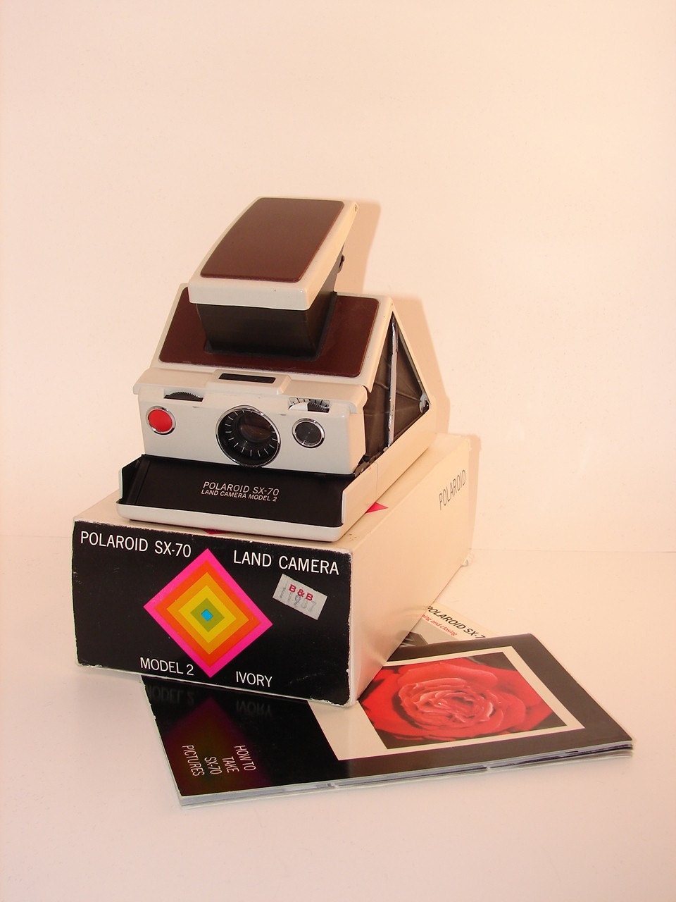 Vintage 1970s POLAROID SX-70 Land Camera Model 2