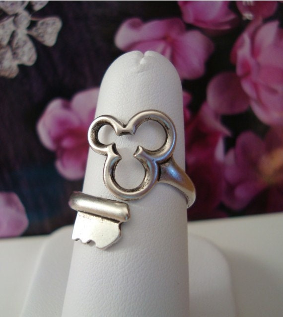 SILVER TRINITY CLOVER Skeleton Key Ring, Silver Ox Finish, Adjustable, Limited time...Sale