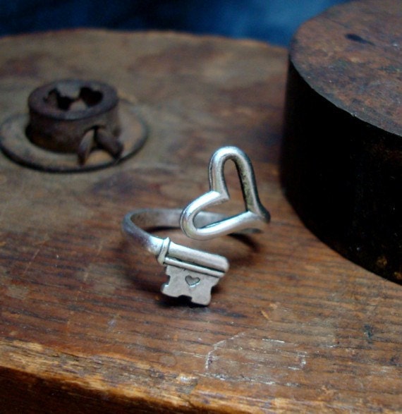 Special Valentine 2fers Offer, STEAMPUNK HEART RING, Gothic Vintage Skeleton Key, Quality Thick Silver Ox Plate On Brass