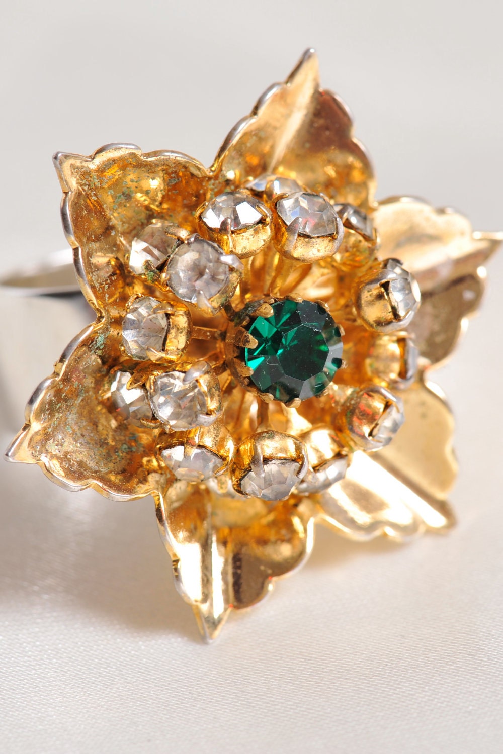 Cocktail ring. Gold Star. Rhinestones. Green. Repurposed vintage.