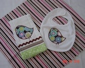 Baby Girl Spring Bird Burpcloth and Bib Set in a Colorful Daisy Print Fabric