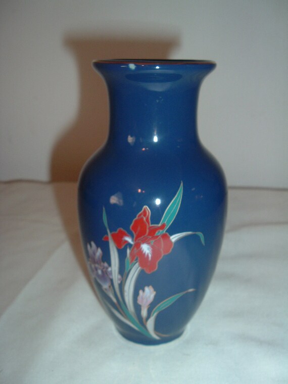 vintage blue vase fine china made in japan by handymanhowto