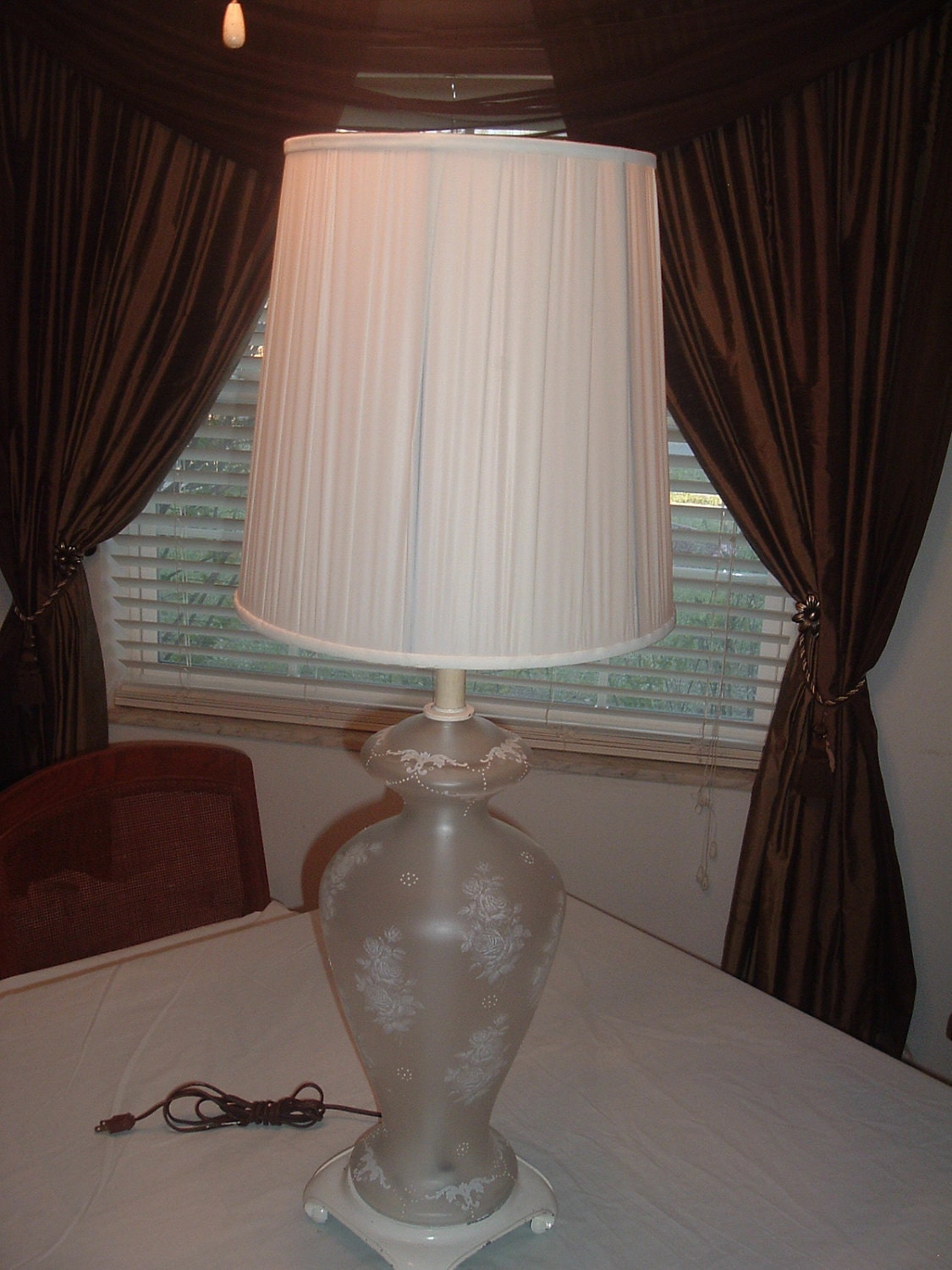 vintage table lamp elegant frosted glass urn by handymanhowto