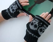 Knitted Wrist warmer- Fingerless mittens-Fingerless Gloves with skulls for men - NingNingGong