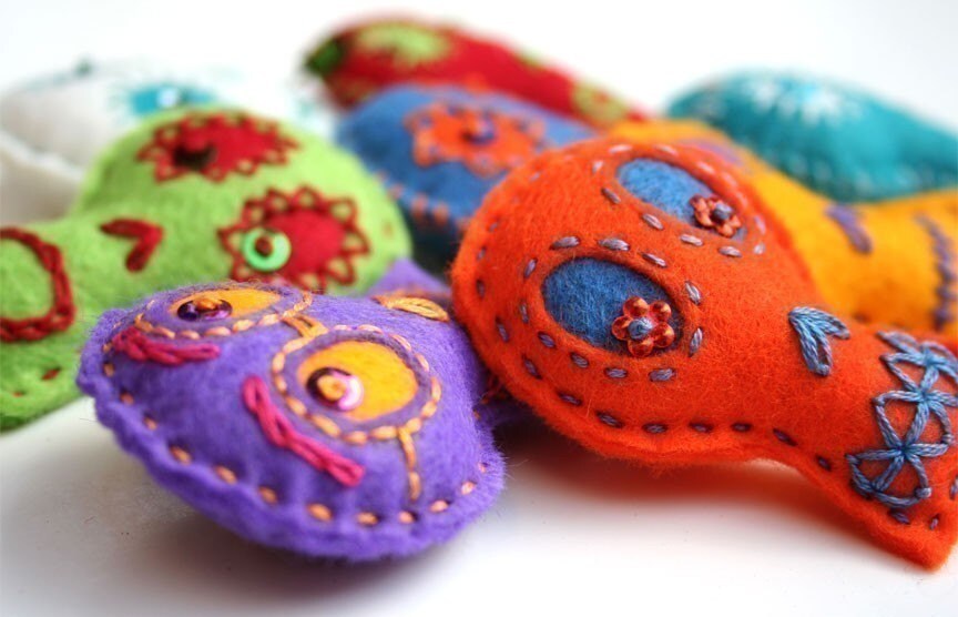 Day of the Dead Sugar Skull Garland, Mexican folk art skull bunting, colorful embroidered felt Halloween decor