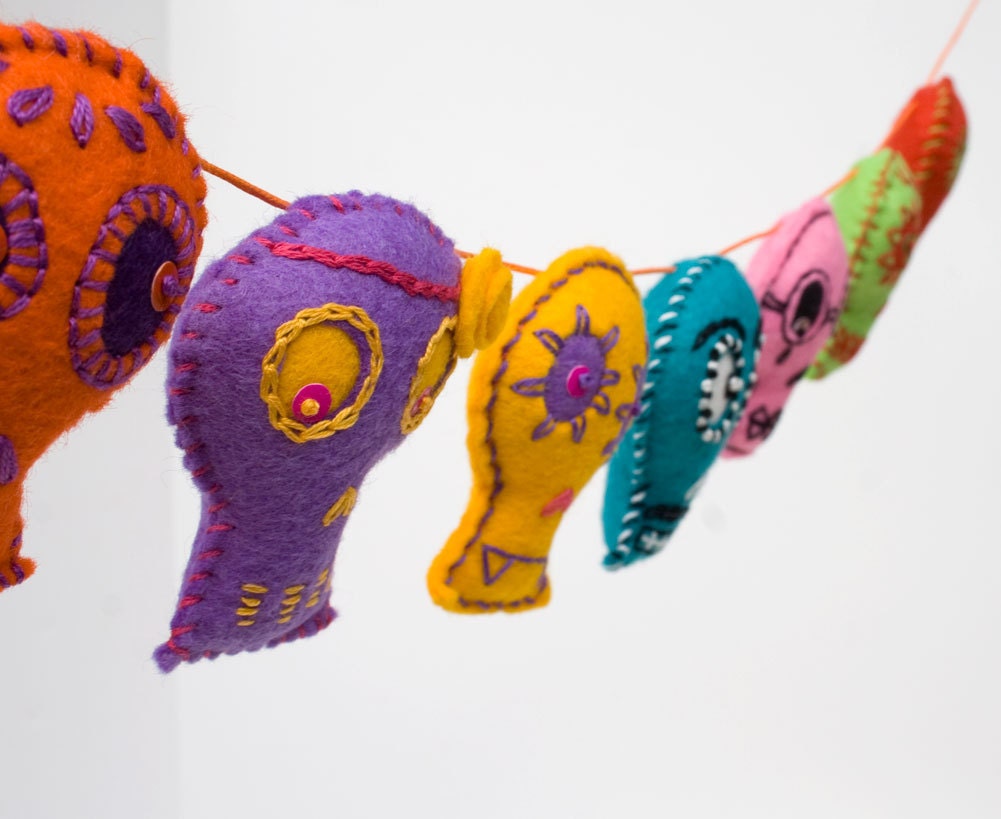 Day of the Dead Sugar Skull Garland, Mexican folk art skull bunting, colorful embroidered felt Halloween decor