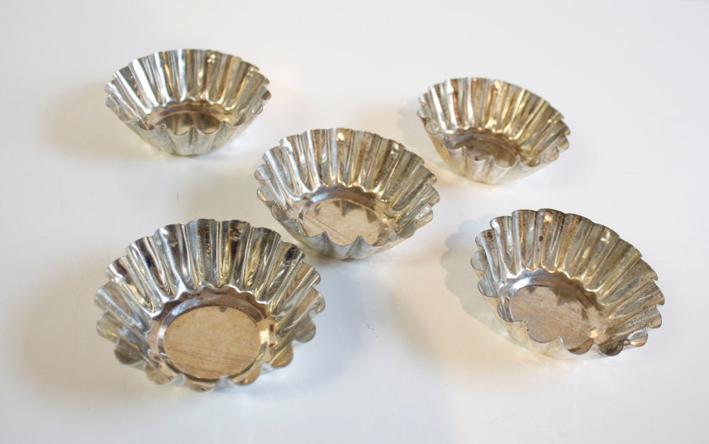 Vintage Tin Molds lot of five