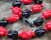 Art Deco Red and Black Molded Czech Glass Necklace