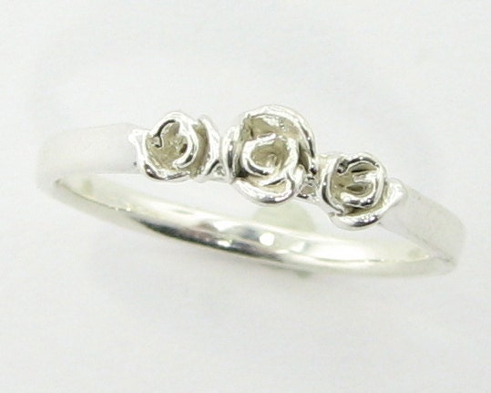 Three Dainty Roses Band, Silver