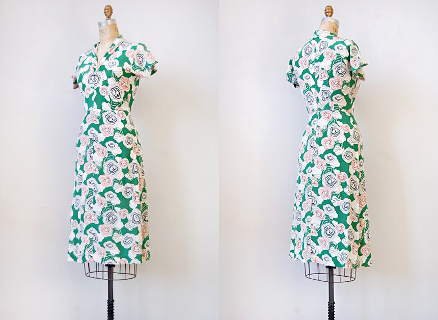 vintage 1940s dress / vintage 40s dress / vintage 1940s green floral dress