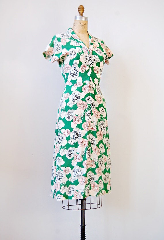 vintage 1940s dress / vintage 40s dress / vintage 1940s green floral dress