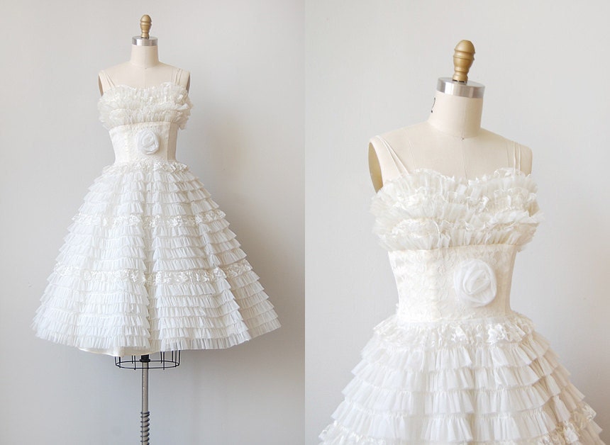 vintage wedding dress / wedding dress / vintage 1950s ruffle lace wedding dress