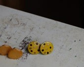Vintage Stud earring LOT  in a beautiful yellow with FREE gift