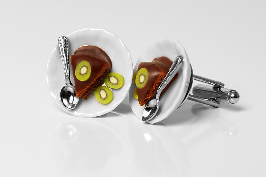 Chocolate cake cuff links with kiwi