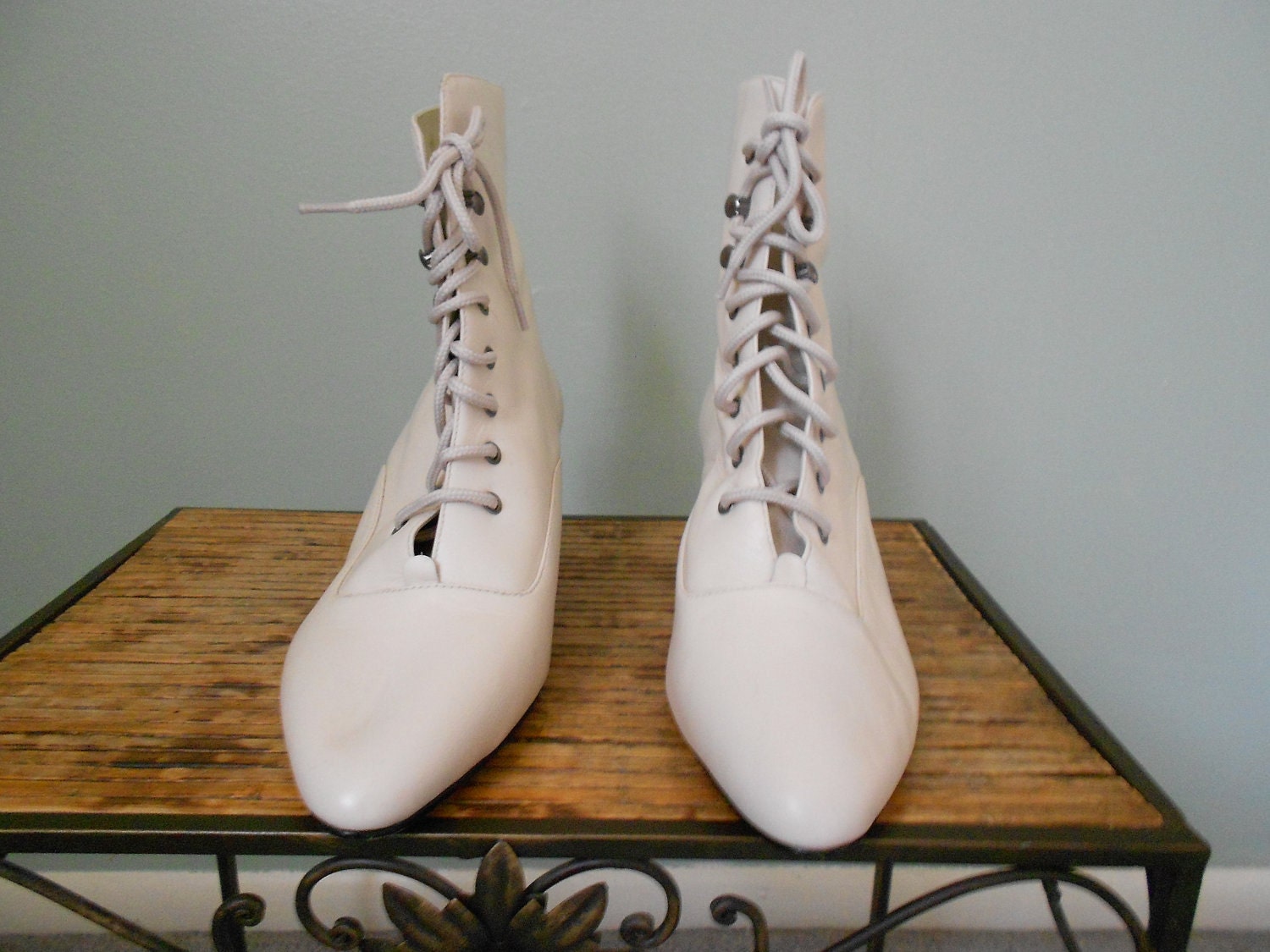Vintage 1980s White Leather Lace Up Granny Boots, Size 8 1/2 M - Tootiescloset