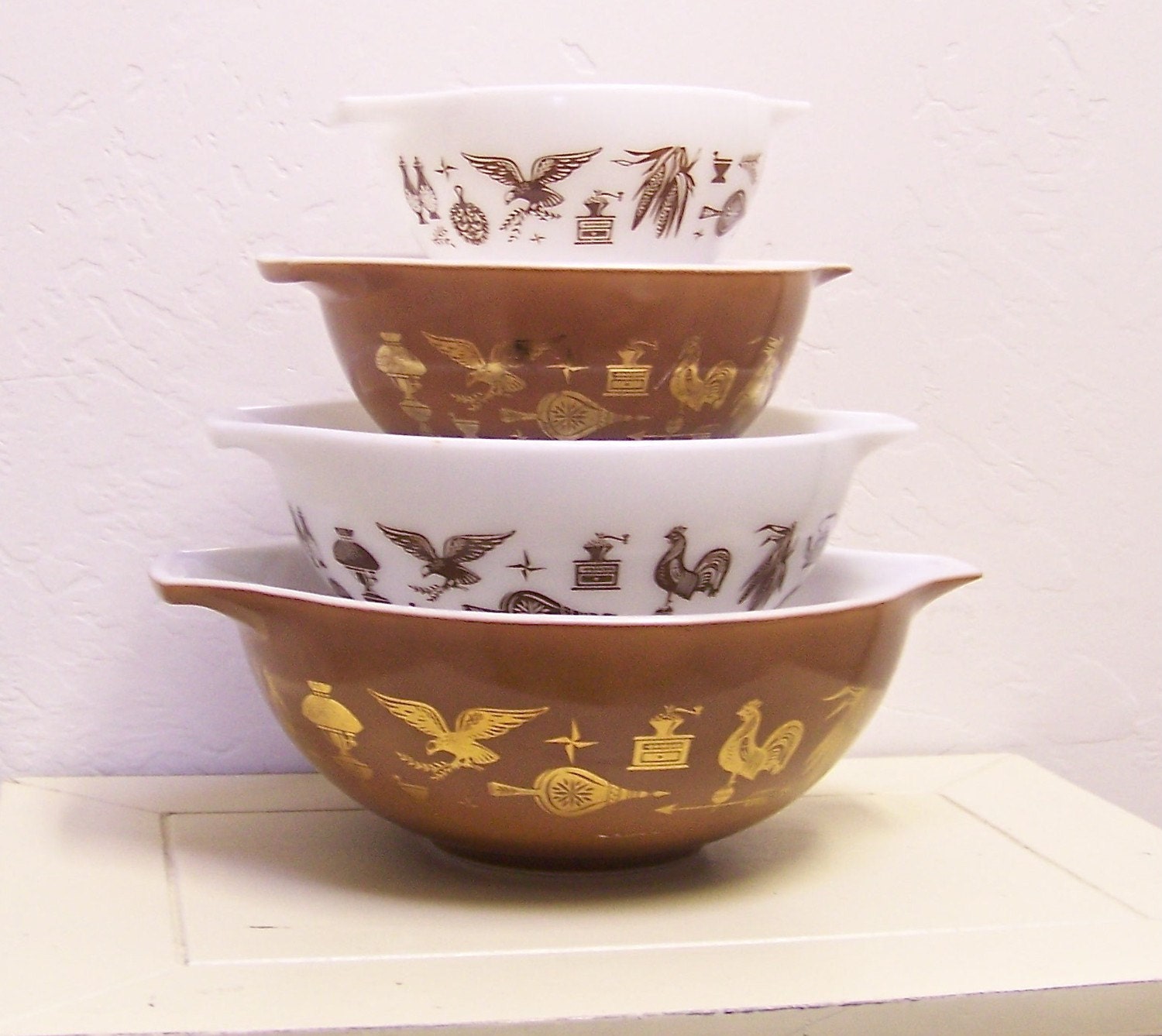 vintage Pyrex Early American Cinderella 4 pc nesting mixing bowls