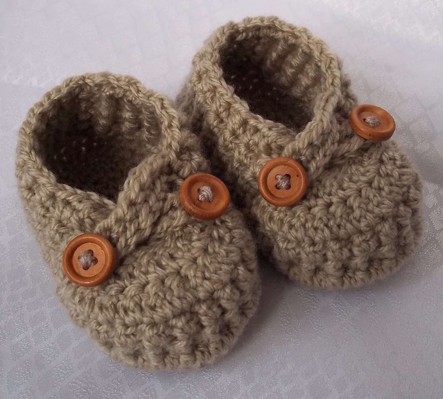 Crochet baby shoes for newborn, 0-3M or 3-6M,choose your size and colour