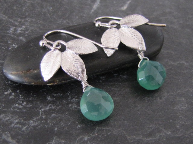 Three leaves earrings in white gold (EW289)