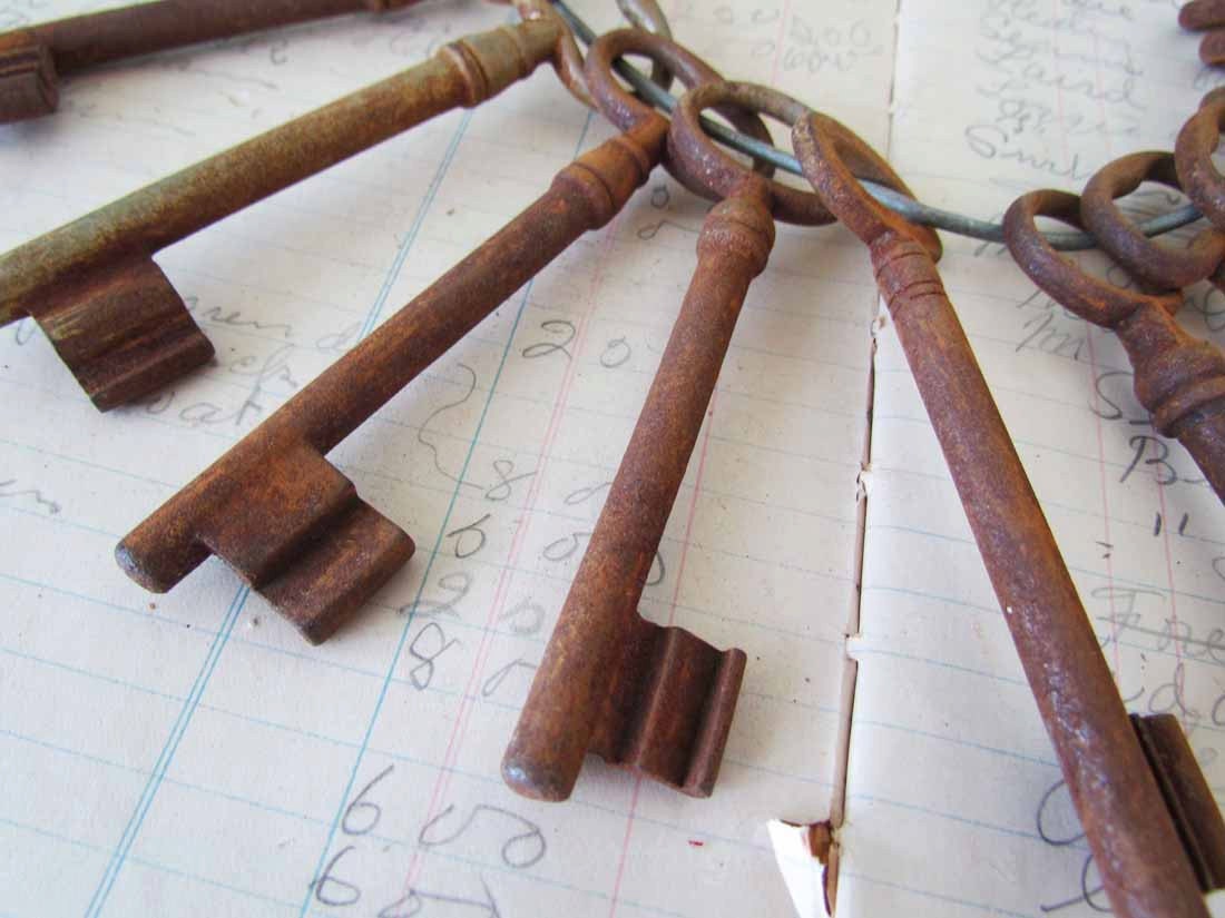 One Big Rusty Key N402