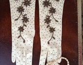 Vintage Cream Beaded Gloves