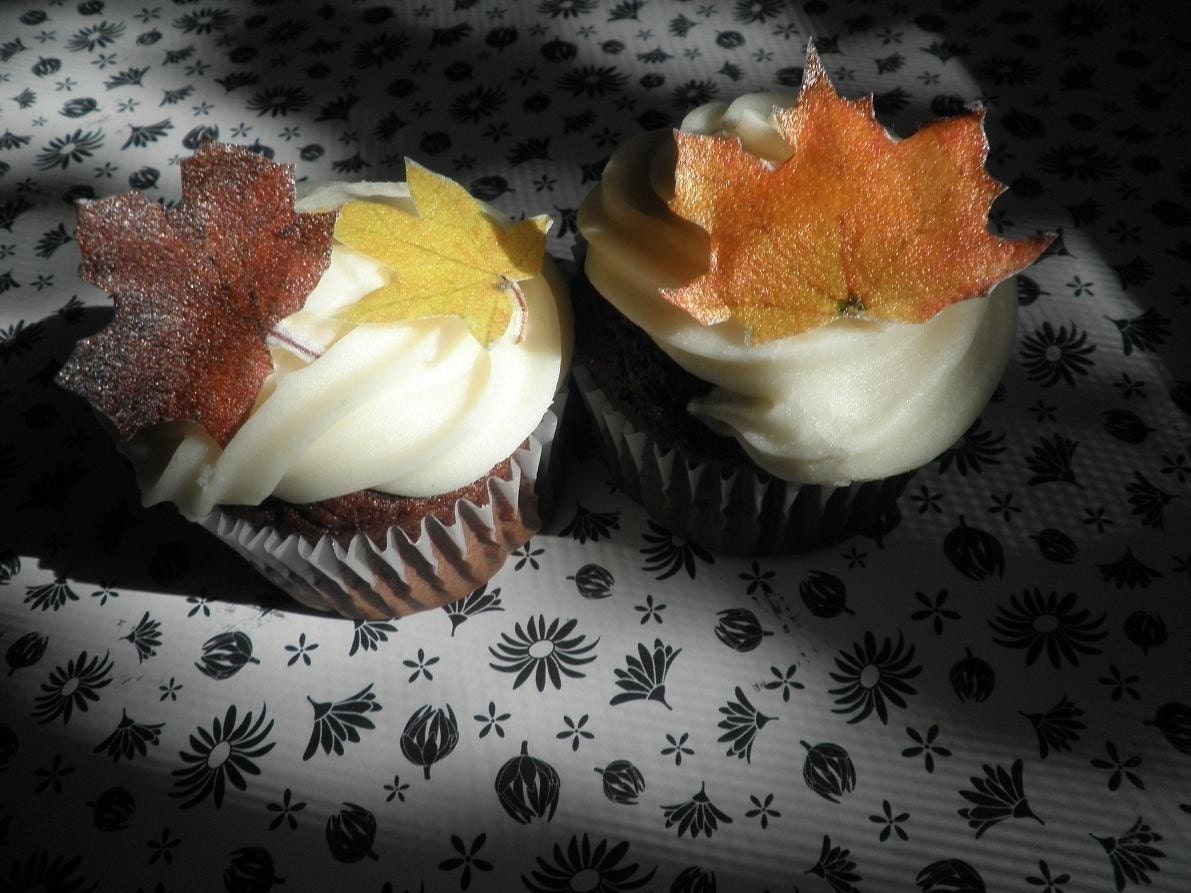 Edible Fall Leaves - 1 dozen