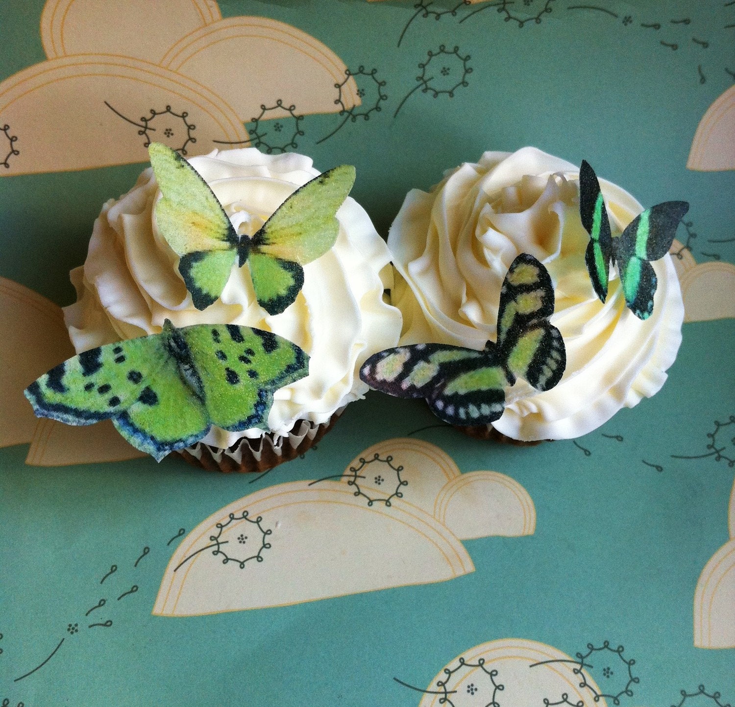 EDIBLE Butterflies The Original - Small Greens - Cake & Cupcake toppers - PRECUT and Ready to Use