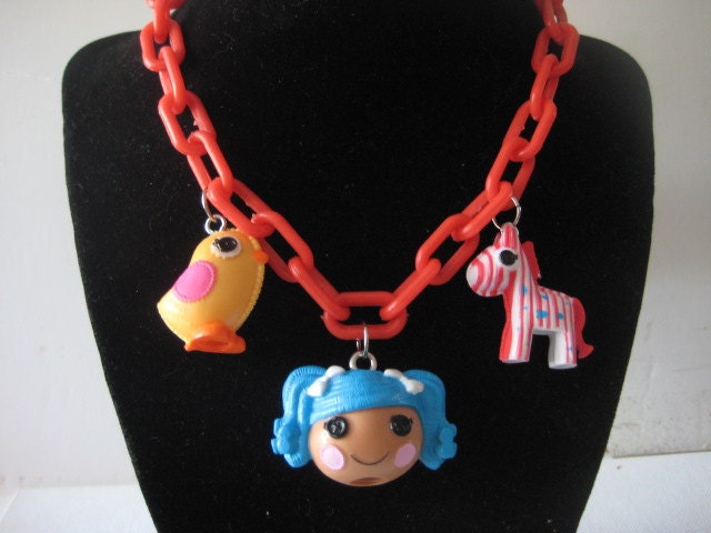 LALALOOPSY Girls Child's Necklace SEW Cute HOLLY Doll Pink Button Barbie Shoe