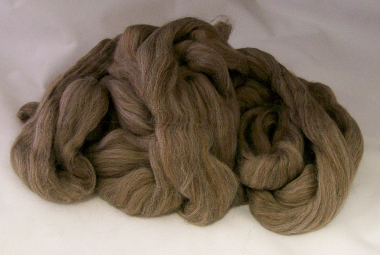 Alpaca Yarn Company - Baby Alpaca Top (roving) - Paca Puff -  ROSE GREY - 4 ounces