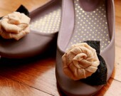 Jean - Cream felt rolled rosed shoe clips with grey felt leaves