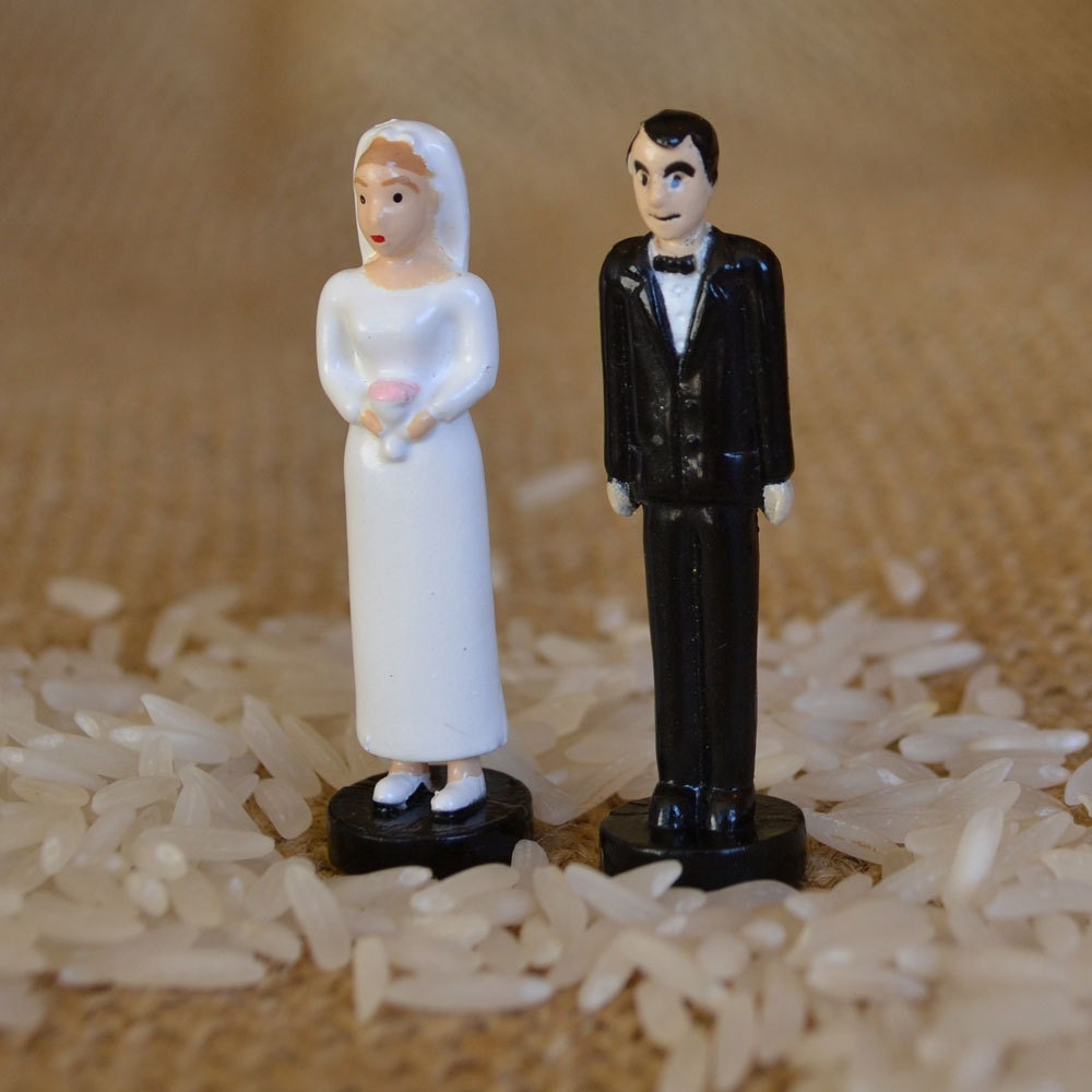 miniature bride and groom figures