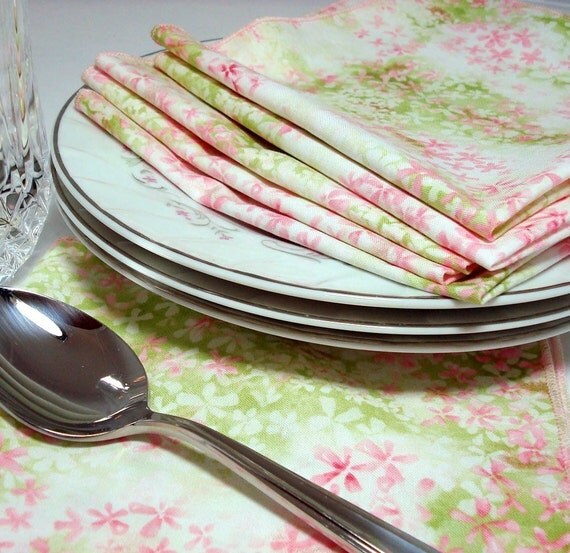 Dinner Napkins in Pink and Green Floral set of 4 by MaryLittfin