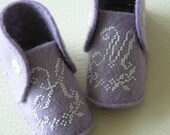 CUSTOM mini baby shoes - HAND EMBROIDERED - ecru on lavender
