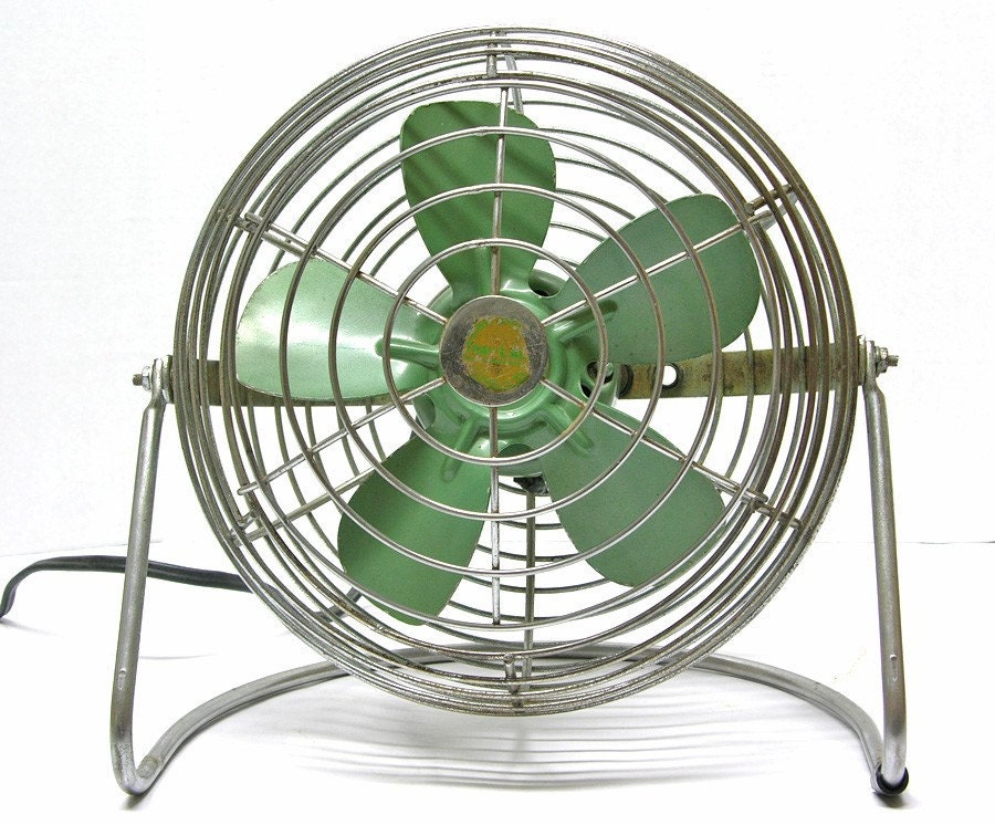 Vintage Shabby Chic Green Trav-L-Aire Electric Fan