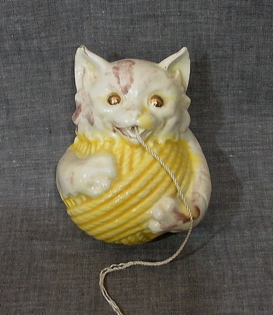 Vintage Ceramic Cat String Holder Japan by WildrosePrimitives