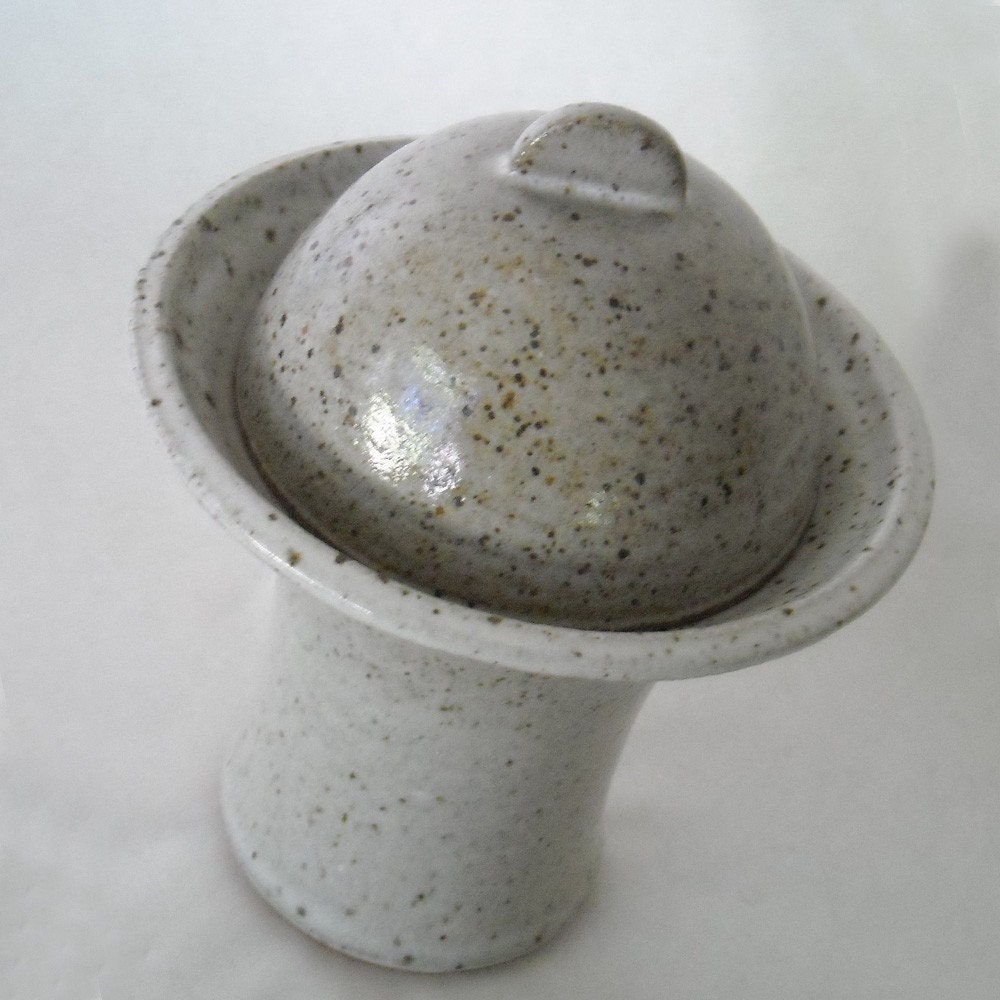 VINTAGE BOHEMIAN HANDTHROWN SIGNED BY ARTIST 70'S 2 PIECE POTTERY PIECE  MINT CONDITION  PART OF MY OWN COLLECTION