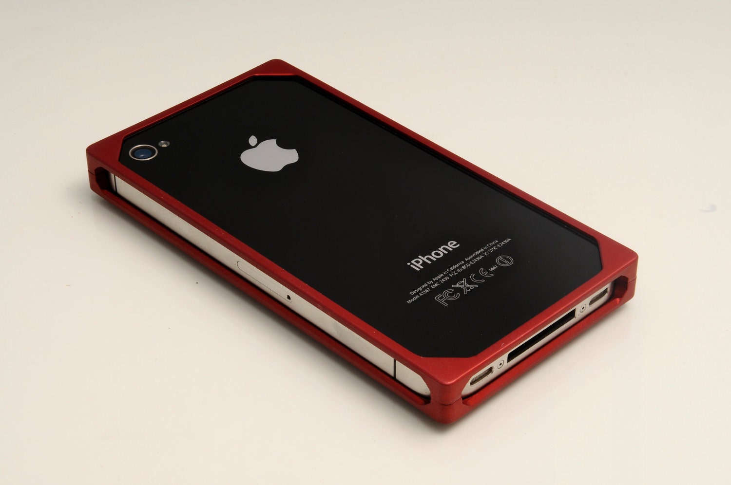 The EXO9 Minimalist iPhone 4S case in Red