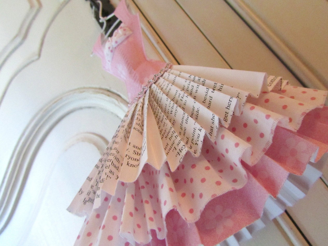 Papier Boudoir Boutique - pink spots and ruffles