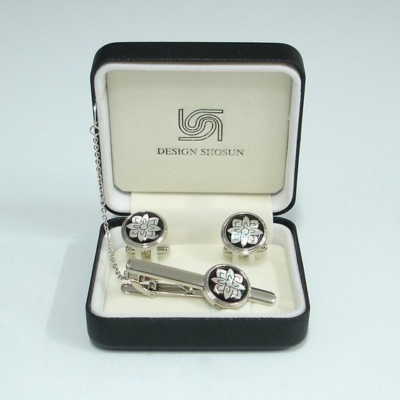 Mother of Pearl Tie Clip and Cufflinks Set with Lotus Flower Design