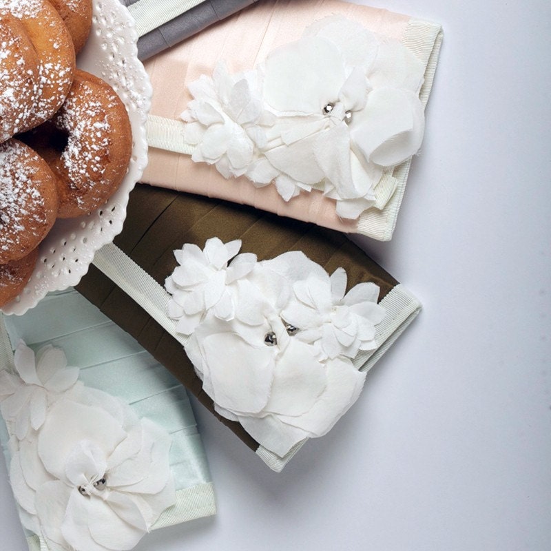 Flutter Clutch - white trim