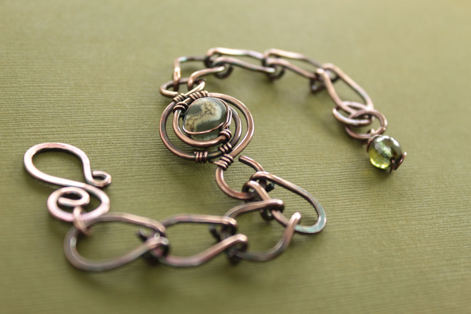 Lampwork copper bracelet with a handmade chain in adjustable length.