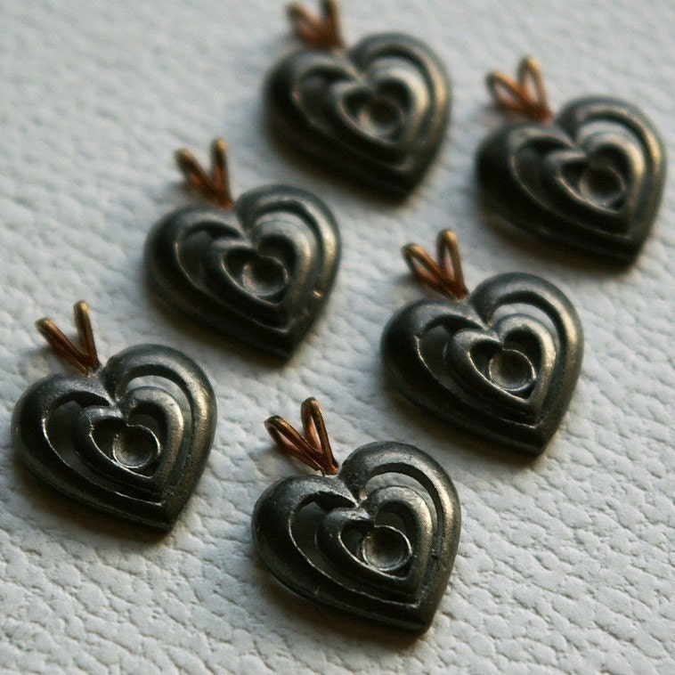 Vintage beads - 6 metal heart charms
