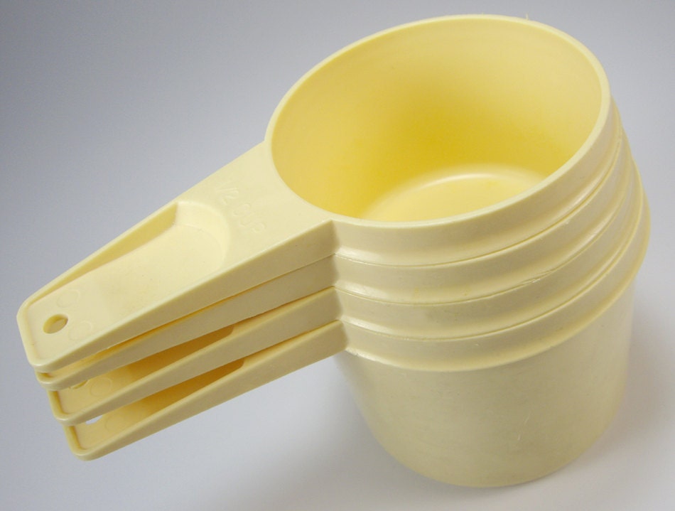 Tupperware Measuring Cups, Buttercream Yellow, Set of (4), Kitchen Housewares, Baking Supplies