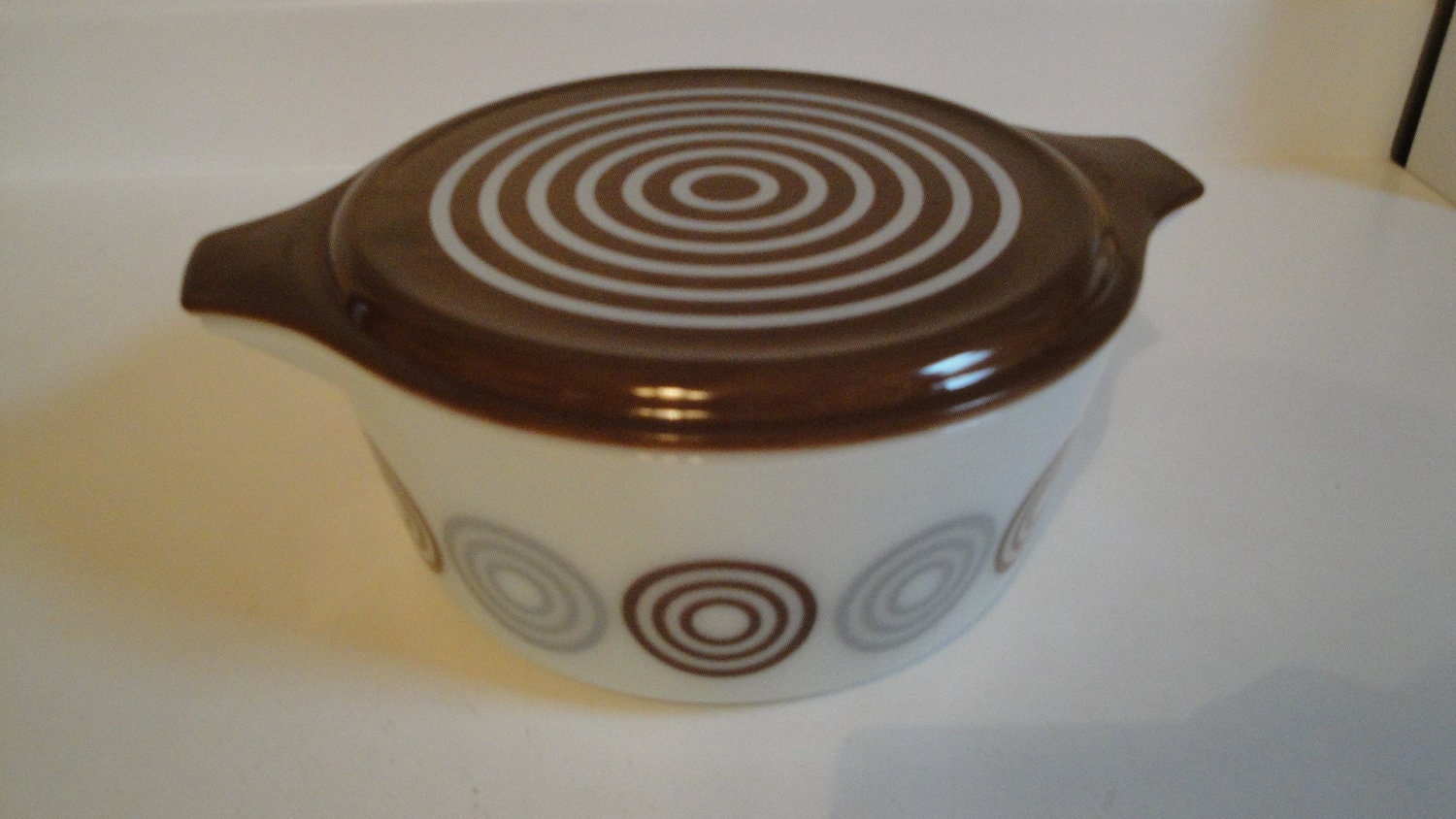 Vintage Pyrex Cosmopolitan Casserole Target Lid Brown Circles