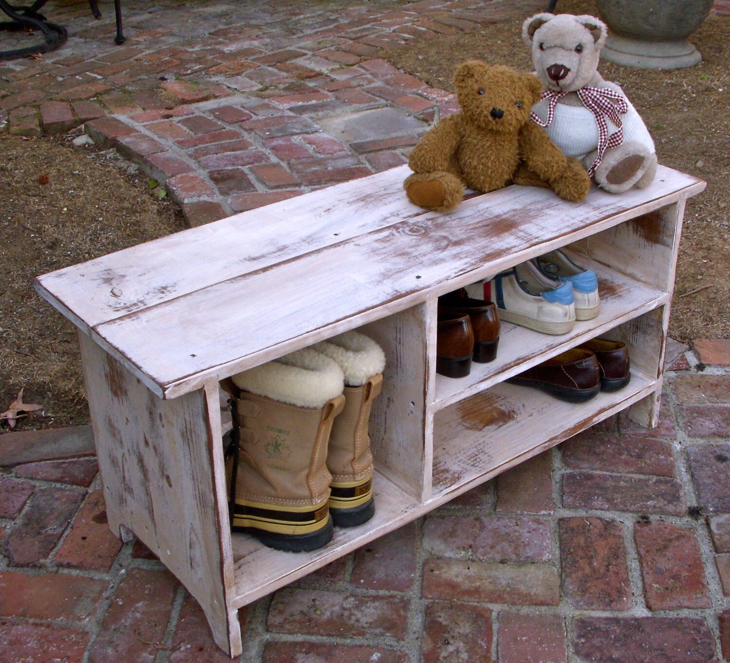 Entryway storage shoes