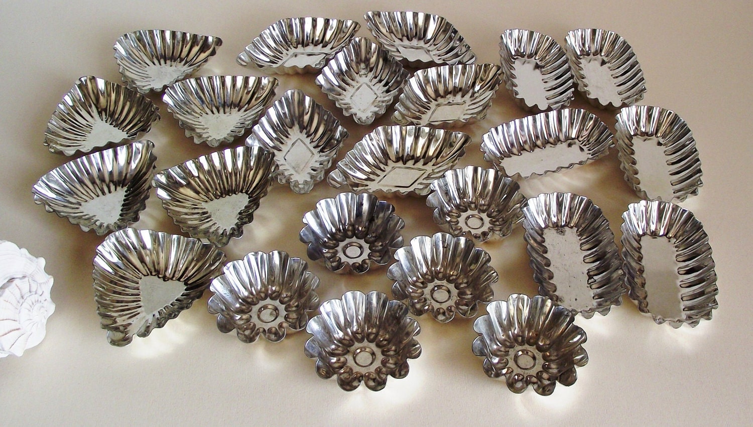 RESERVED - 24 Vintage Tartlet Molds in Box