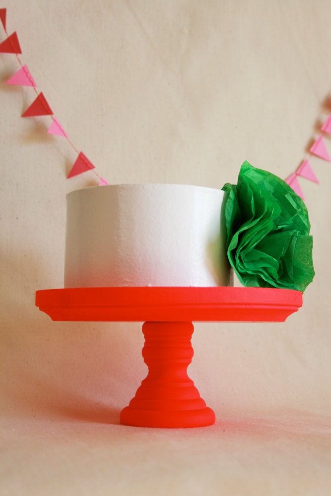 Small Hot Pink Cake Stand