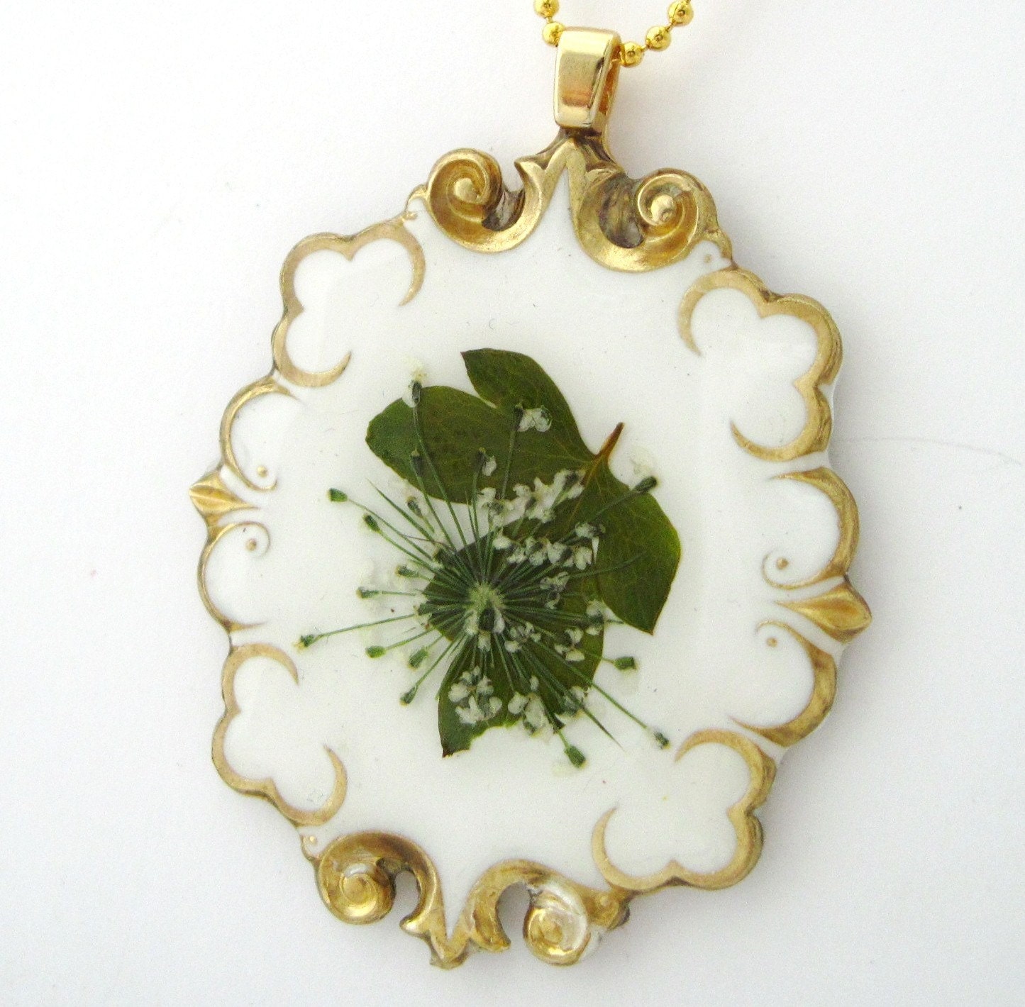 RADIANCE, Pressed Flower Pendant (411)
