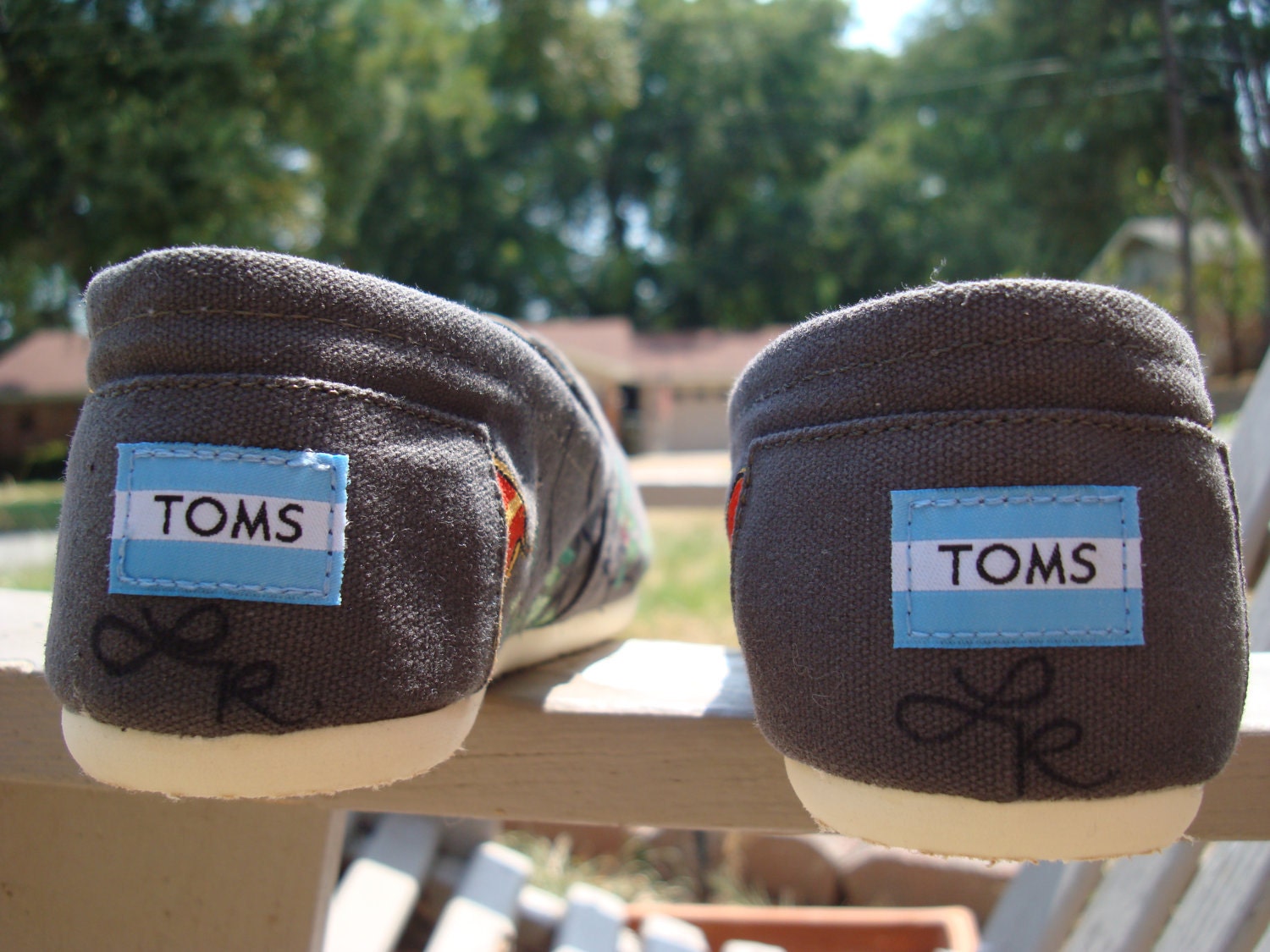 giraffes painted on TOMS shoes