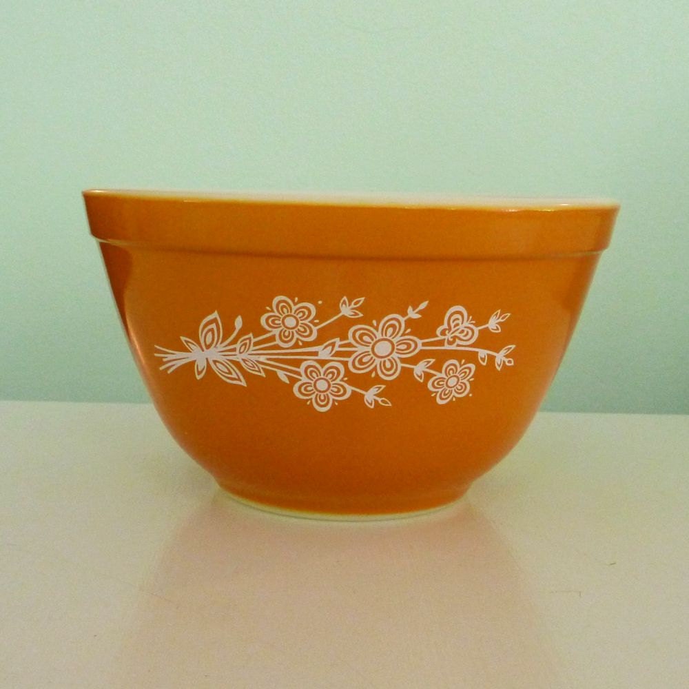 vintage butterfly gold 401 pyrex mixing bowl
