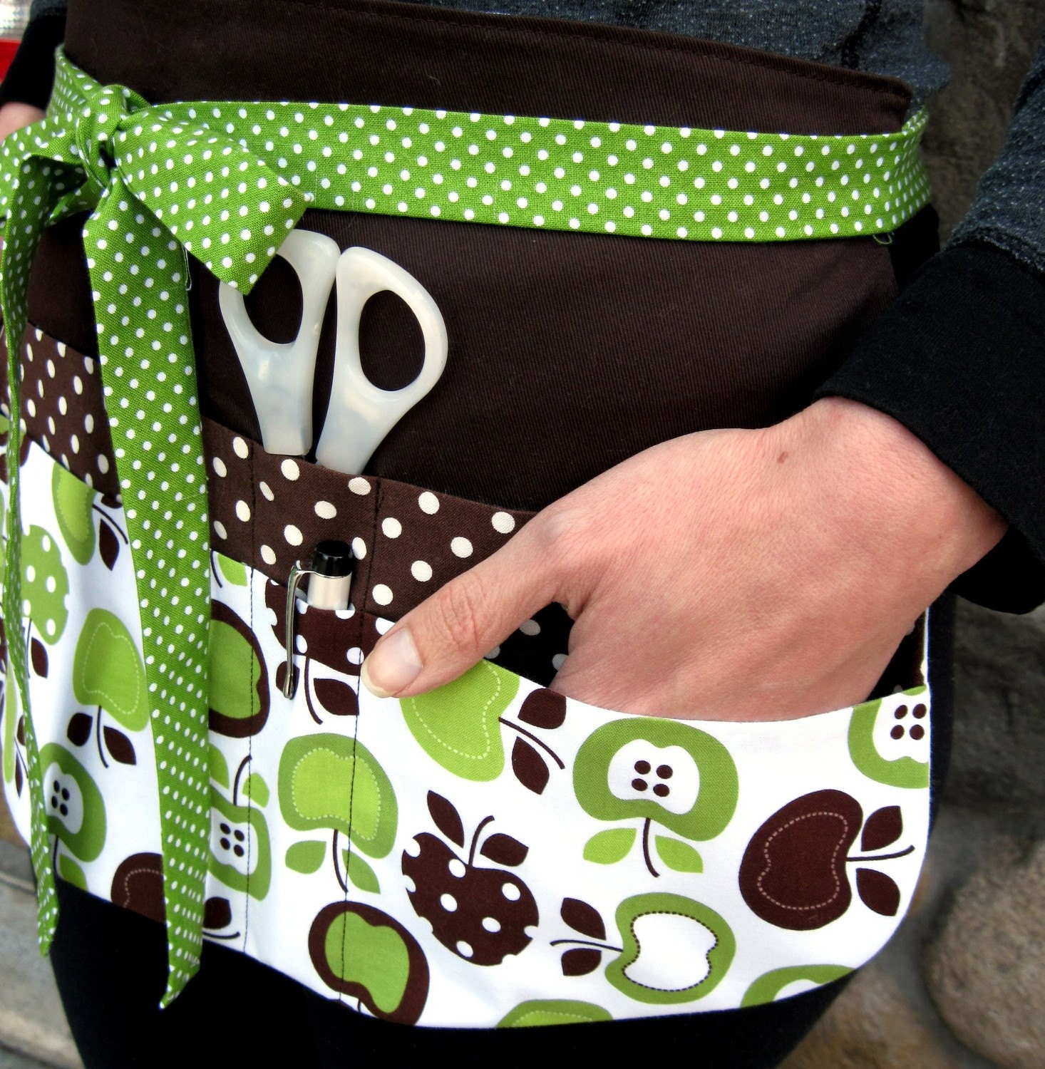 Teacher Apron - Bright Green Apple & Chocolate Brown Polka Dot 8-Pocket Classroom Utility Apron for Teachers, Vendors, Crafters